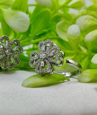 FloraDazzle: Imported Dual-Tone Floral Movable Adjustable Ring